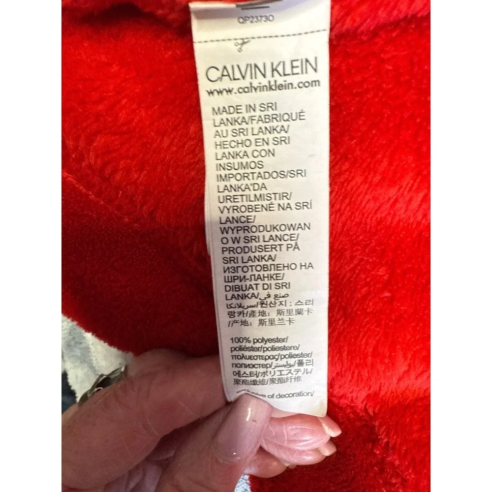 Valentines‎ Spa Gift set, Calvin Klein Red Plush Robe XS/SCandle,Mask,Bath Salts